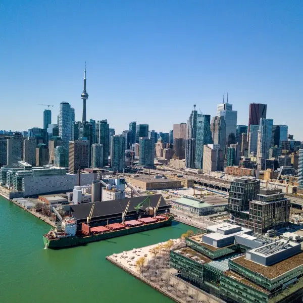 גלה את ההרפתקאות המרגשות של טורונטו, הפנינה הקנדית!