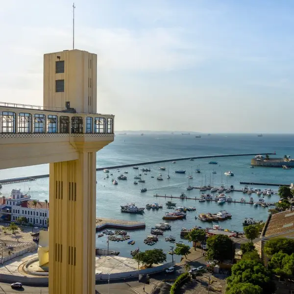 חוו את סלבדור: חופים קסומים, מוזיקה סוחפת וצבעי החיים