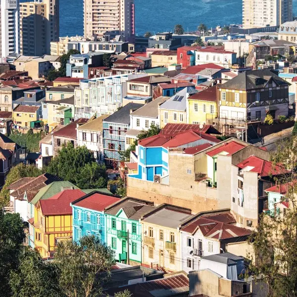 ולפראיסו הקסומה בצ'ילה: חווית צבע וגבעות במרחק נגיעה!