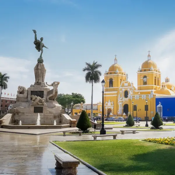 גלה את הקסם הקולוניאלי של טרוחיו – הפנינה של פרו!