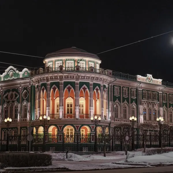 גַלּוּ את קסמה של יקטרינבורג – היהלום של הרי אורל!